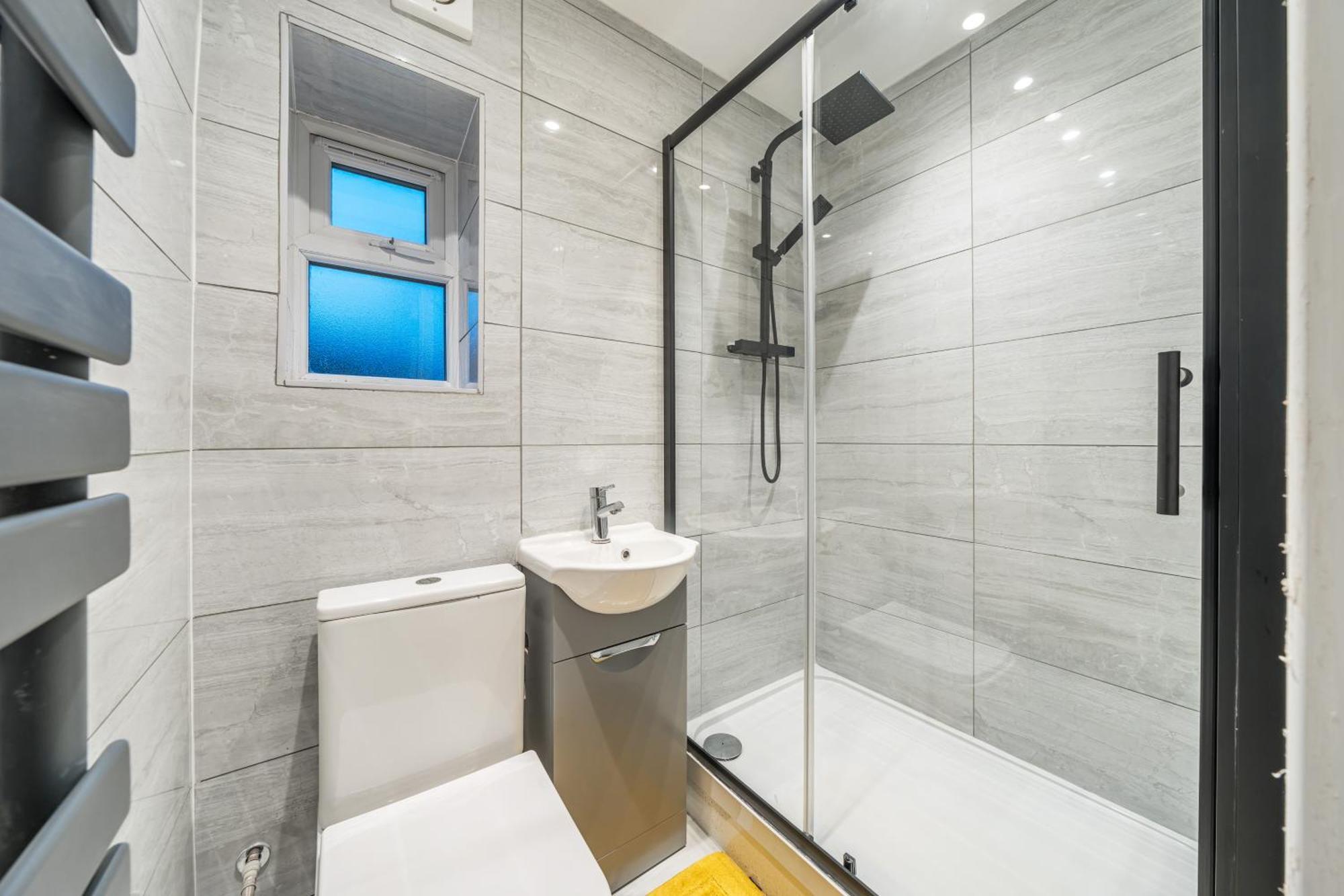 Two Bed Home In The Heart Of Egham Exterior foto